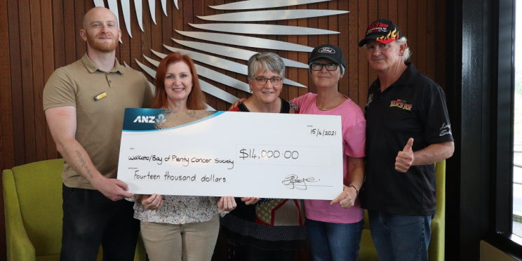 Andrea and Noody present donation to Lodge Hosts John Maree and Helen